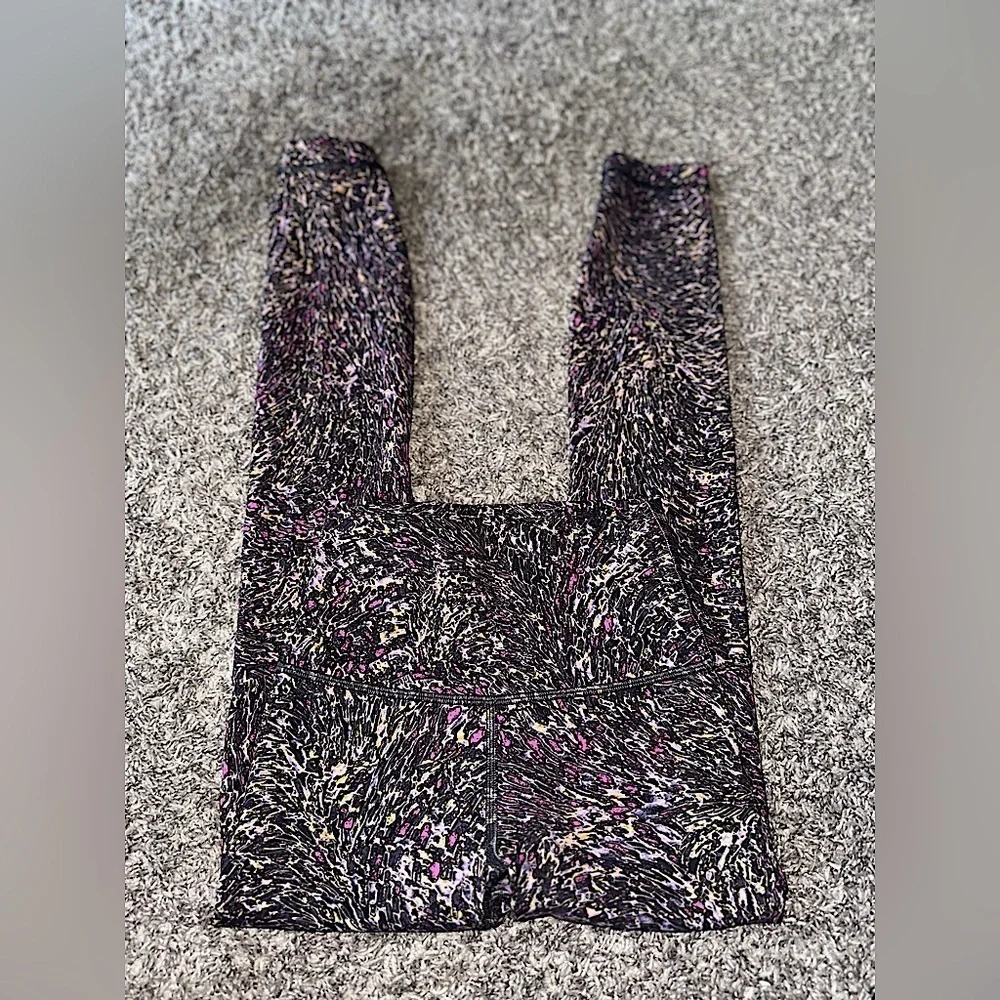 Women’s Lululemon Invigorate Topography Multi Color High-Rise Tight Size 2